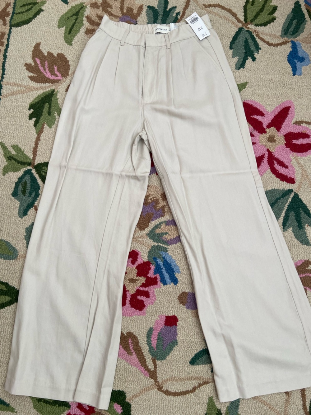 Abercrombie & Fitch Sloane Tailored Wide Leg Pants in Off White - Picture 3 of 5